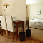 Meyers Hittfeld 3*