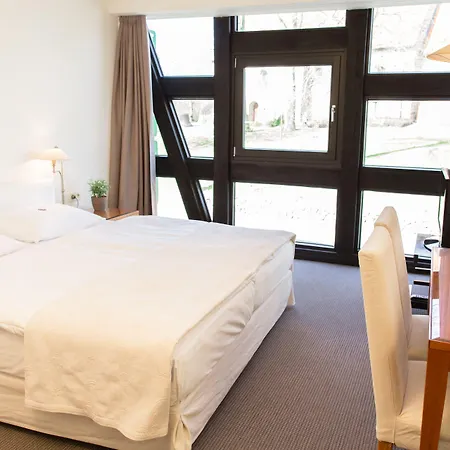 Meyers Hittfeld 3*