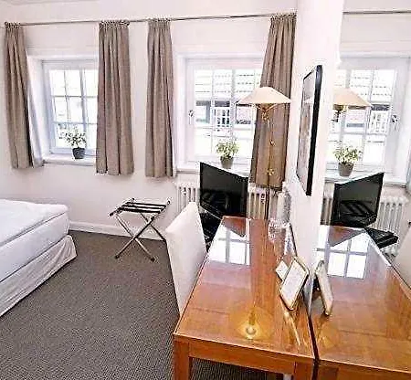 Meyers Hittfeld 3*